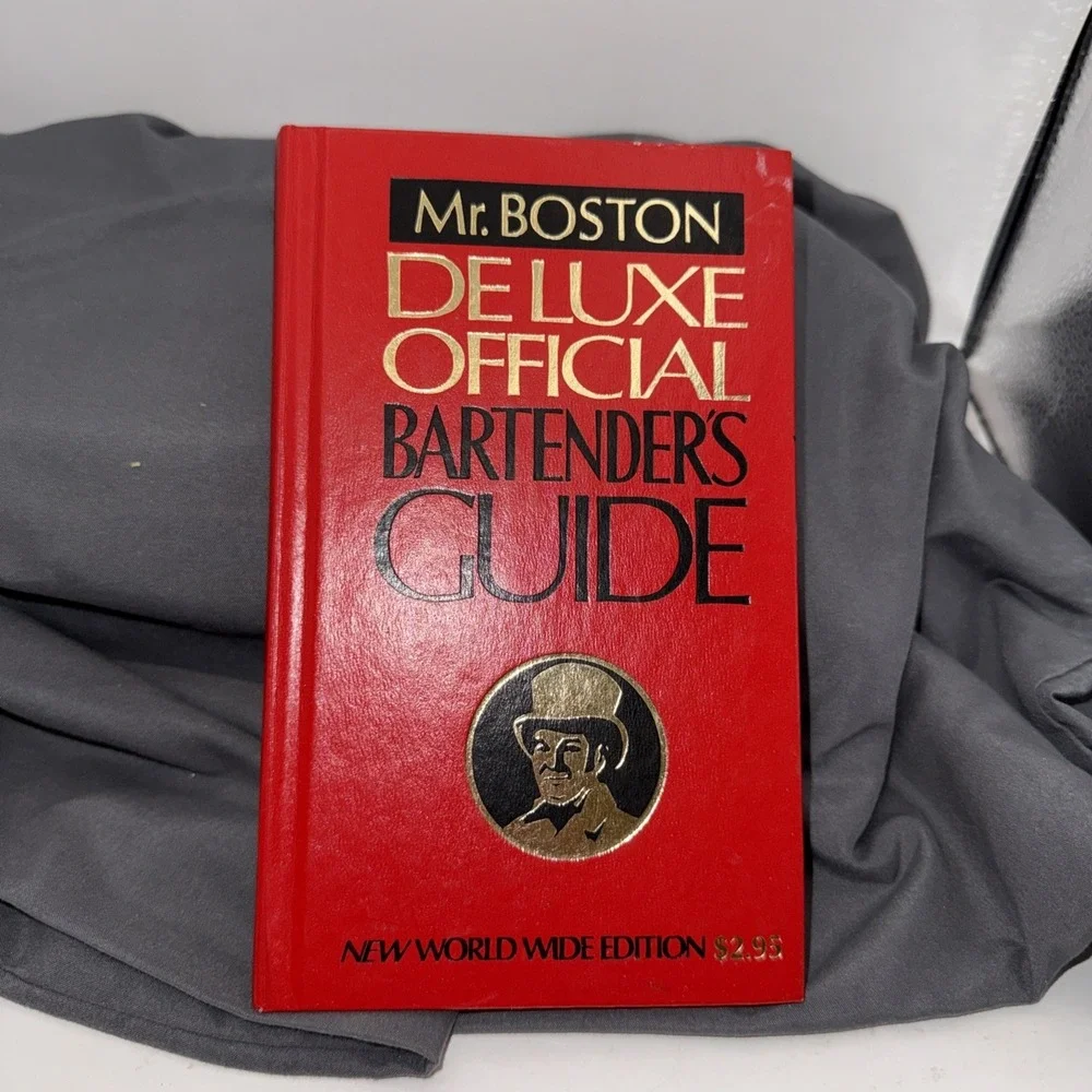 Old Mr. Boston Deluxe Official Bartender's Guide 61st Edition 1979 Recipe VG